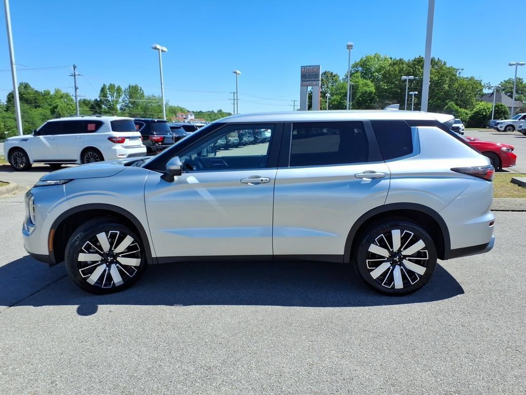 Used 2025 Mitsubishi Outlander SE AWD/4WD image 18