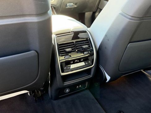 Used 2023 BMW X7 xDrive40i w/ Executive Package AWD/4WD image 27