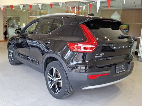 Certified 2023 Volvo XC40 B5 Core w/ Convenience Package AWD/4WD image 4