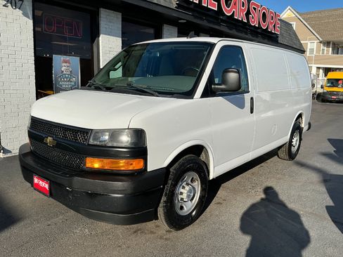Used 2018 Chevrolet Express 3500 w/ Driver Convenience Package image 2