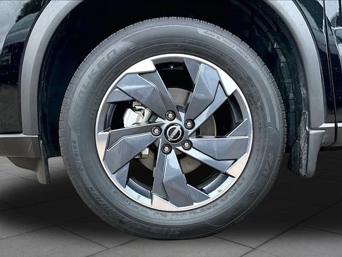 Certified 2025 Nissan Rogue SV FWD image 11