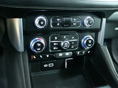 Used 2023 GMC Yukon XL SLT w/ SLT Luxury Package image 21