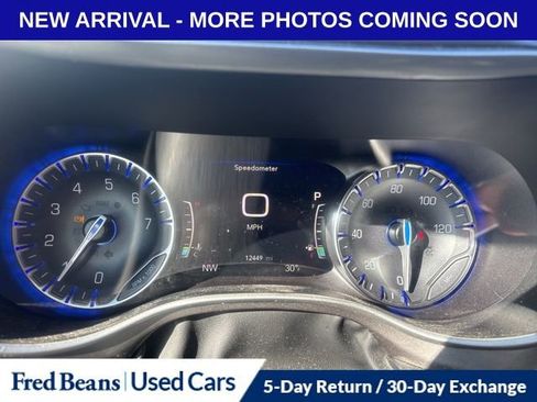 Used 2024 Chrysler Pacifica Touring-L image 14