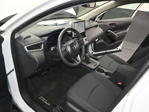 Used 2026 Toyota Corolla Cross LE w/ Moonroof Package FWD image 4