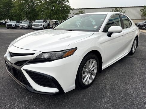 Used 2024 Toyota Camry SE FWD image 7