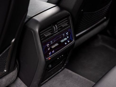 Certified 2025 Porsche Cayenne AWD/4WD image 30