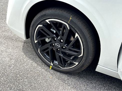 New 2026 Nissan Sentra SR w/ Floor Mat Package FWD image 21