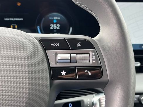 Used 2025 Hyundai Ioniq 5 SEL image 18