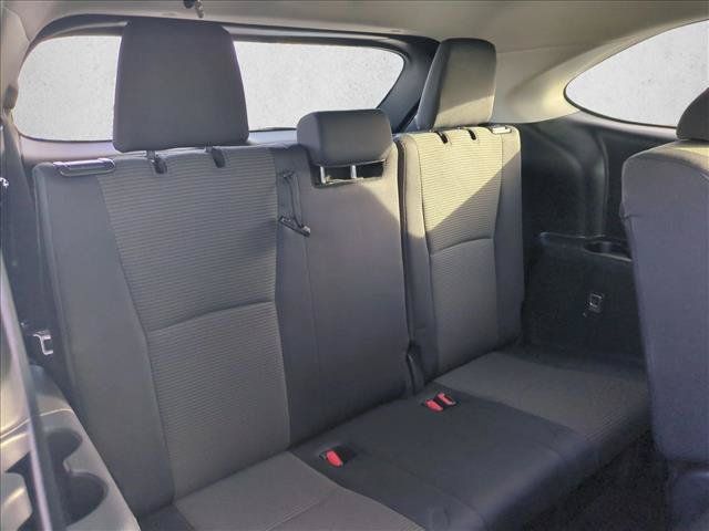 Used 2025 Toyota Highlander LE FWD image 19