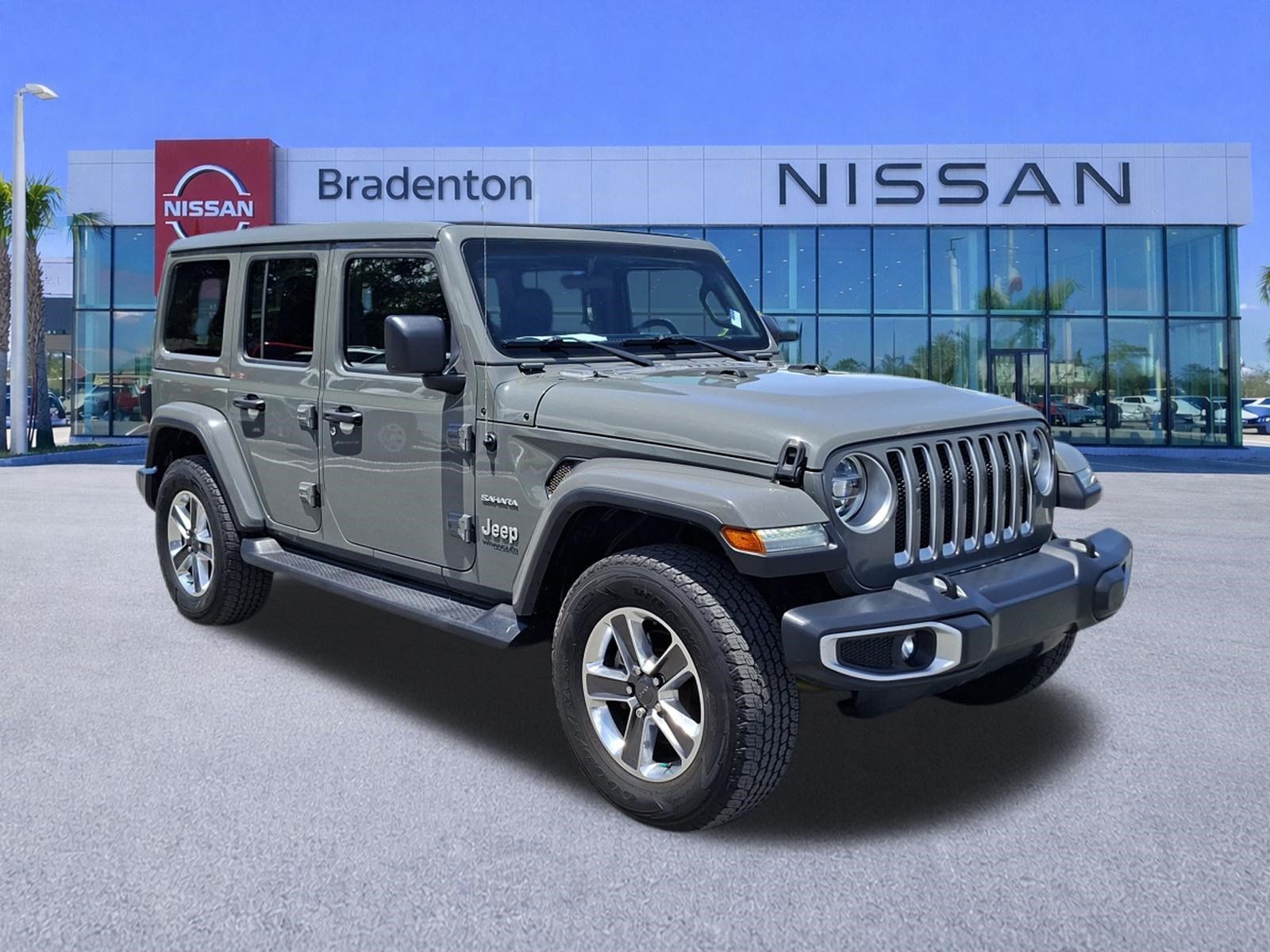Used 2020 Jeep Wrangler Unlimited Sahara w/ LED Lighting Group AWD/4WD image 3