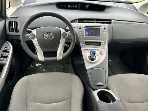 Used 2014 Toyota Prius Plug-In Hybrid image 17