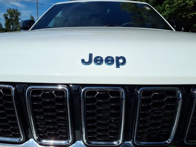 Certified 2023 Jeep Grand Cherokee Overland w/ Luxury Tech Group IV AWD/4WD image 11