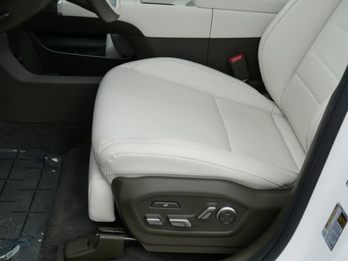 Certified 2025 Hyundai Santa Fe Calligraphy FWD image 13