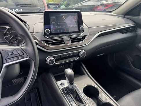 Used 2025 Nissan Altima 2.5 SV image 17