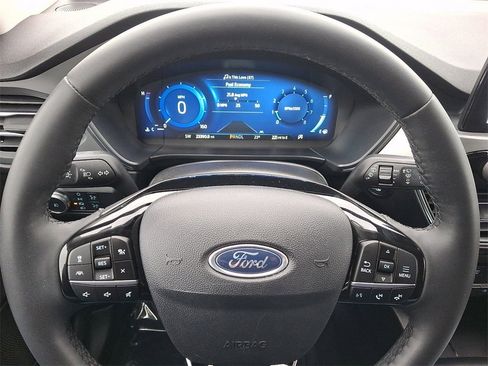 Certified 2022 Ford Escape Titanium image 21