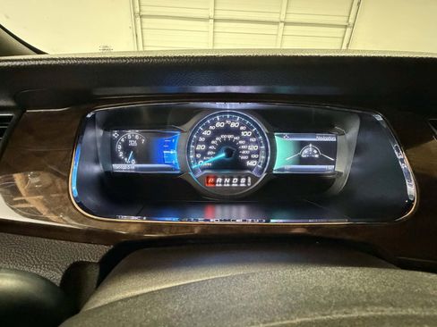 Used 2018 Ford Taurus Limited FWD image 14