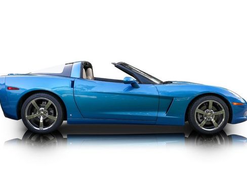 Used 2009 Chevrolet Corvette Coupe w/ Preferred Equipment Group RWD image 2