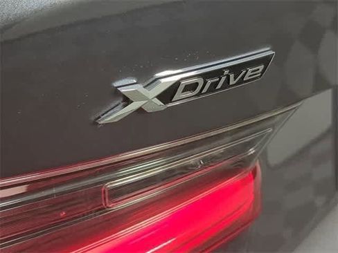 Used 2021 BMW 330i xDrive Sedan w/ Driving Assistance Package image 38