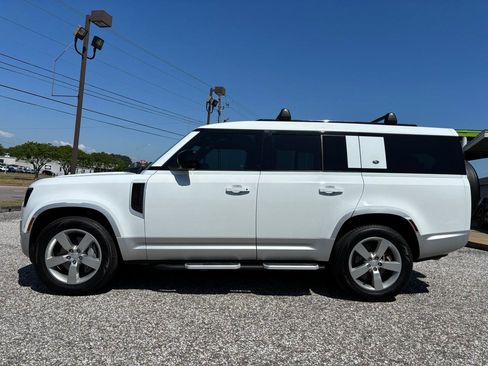 Used 2023 Land Rover Defender 130 SE image 2
