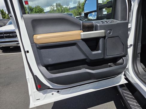 Used 2022 Ford F250 Lariat w/ Lariat Value Package AWD/4WD image 12