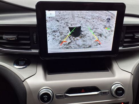 Certified 2023 Ford Explorer XLT w/ Equipment Group 202A image 15