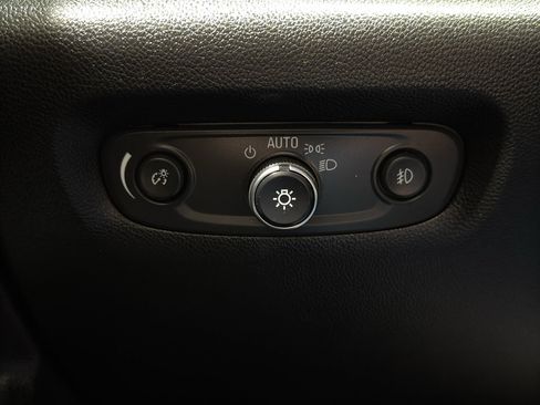 Used 2019 Chevrolet Traverse Premier image 34