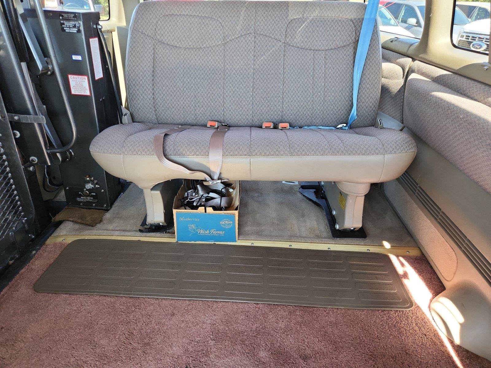 Used 2001 Chevrolet Express 1500 Passenger w/ LS Preferred Equipment Group RWD image 12