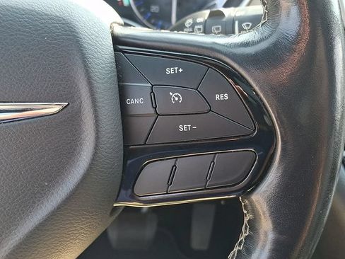 Used 2020 Chrysler Pacifica Touring-L Plus FWD image 25