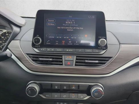 Used 2024 Nissan Altima 2.5 SV image 15