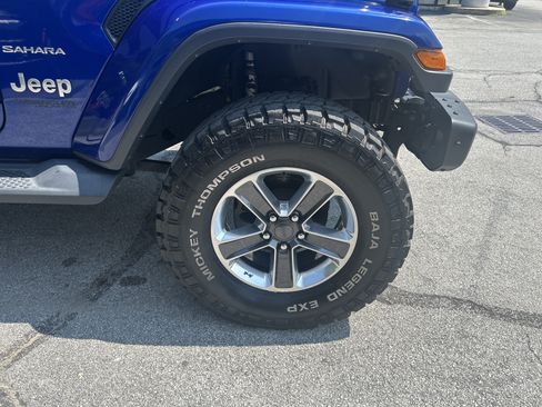 Used 2018 Jeep Wrangler Unlimited Sahara AWD/4WD image 5