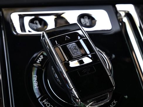 Used 2022 Rolls-Royce Cullinan Black Badge w/ Dark Exterior Package image 34