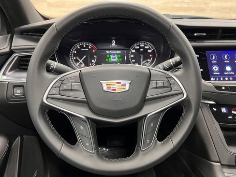 Used 2025 Cadillac XT5 Luxury image 26