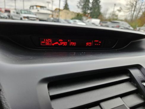 Used 2012 MAZDA MAZDA5 Touring w/ Moonroof & Audio Pkg image 19