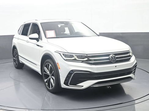 Used 2023 Volkswagen Tiguan SEL R-Line AWD/4WD image 9