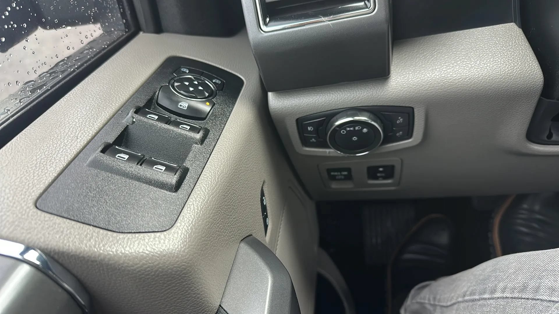 Used 2018 Ford F150 XLT w/ Equipment Group 302A Luxury AWD/4WD image 18