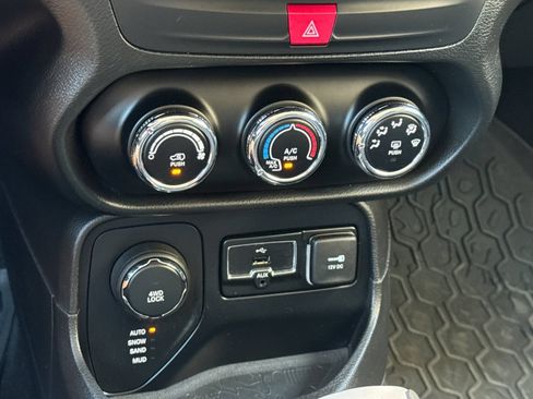 Used 2017 Jeep Renegade Sport w/ Power & Air Group AWD/4WD image 20