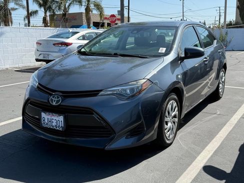 Used 2019 Toyota Corolla LE w/ Carpet Mat Package (TMS) FWD image 2