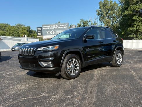Used 2020 Jeep Cherokee Latitude Plus w/ Cold Weather Group AWD/4WD image 2