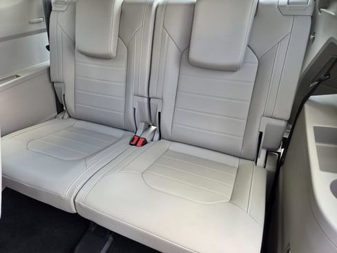 Used 2025 Volkswagen Atlas SEL AWD/4WD image 23