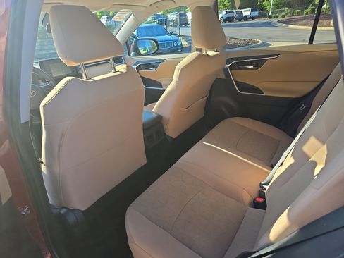 Used 2019 Toyota RAV4 XLE FWD image 15