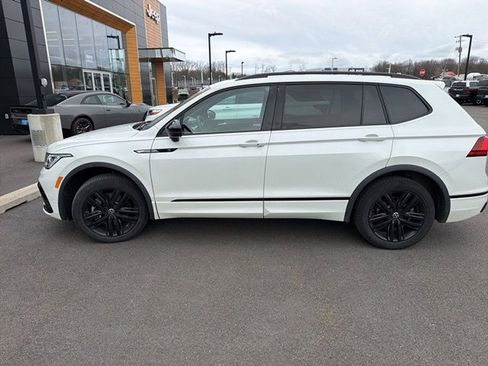 Used 2022 Volkswagen Tiguan SE R-Line image 5