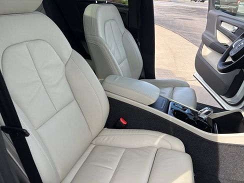 Certified 2023 Volvo XC40 B5 Plus w/ Protection Package AWD/4WD image 42