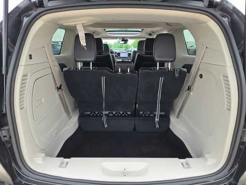 Used 2022 Chrysler Pacifica Limited FWD image 18