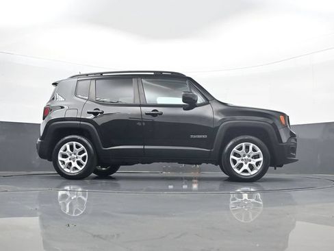Used 2018 Jeep Renegade Latitude w/ Cold Weather Group AWD/4WD image 24