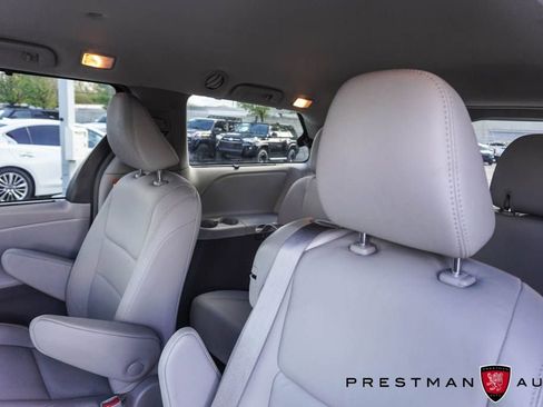 Used 2019 Toyota Sienna XLE w/ XLE Navigation Package FWD image 36