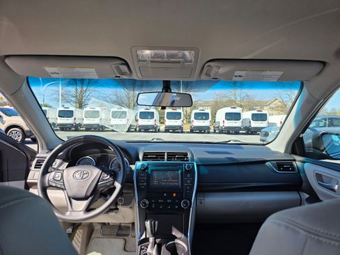 Used 2016 Toyota Camry LE image 10