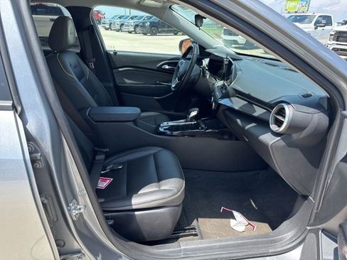 Used 2025 Chevrolet Trax ACTIV FWD image 15