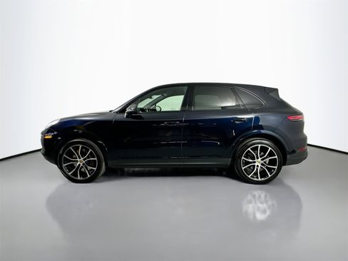 Certified 2023 Porsche Cayenne Platinum Edition image 2