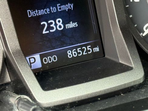 Used 2017 Toyota Tacoma TRD Off-Road w/ Tow Package (A/T) image 19