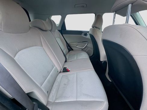Used 2022 Kia Soul LX image 26